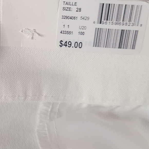 28 - In Every Story | Savvy Solid Capri Pull On Pants - Picture 7 of 9